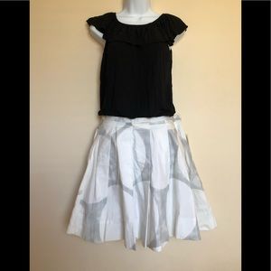 GAP WHITE/SILVER SILKY SKATER SKIRT size 6